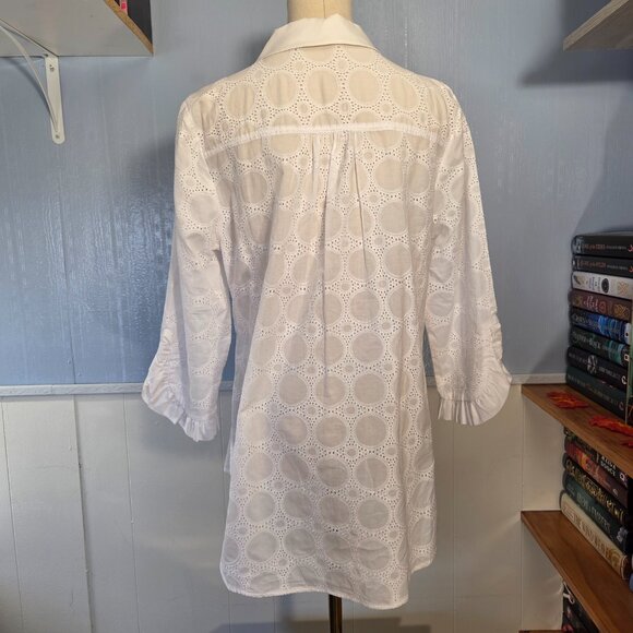 Isaac Mizrahi Size 8 White Scalloped 3/4 Semi Sheer Button Up Eyelet Blouse - Picture 8 of 12
